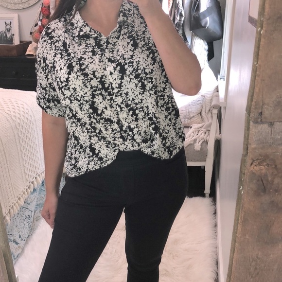 En creme size medium black & white floral shirt - Picture 2 of 7